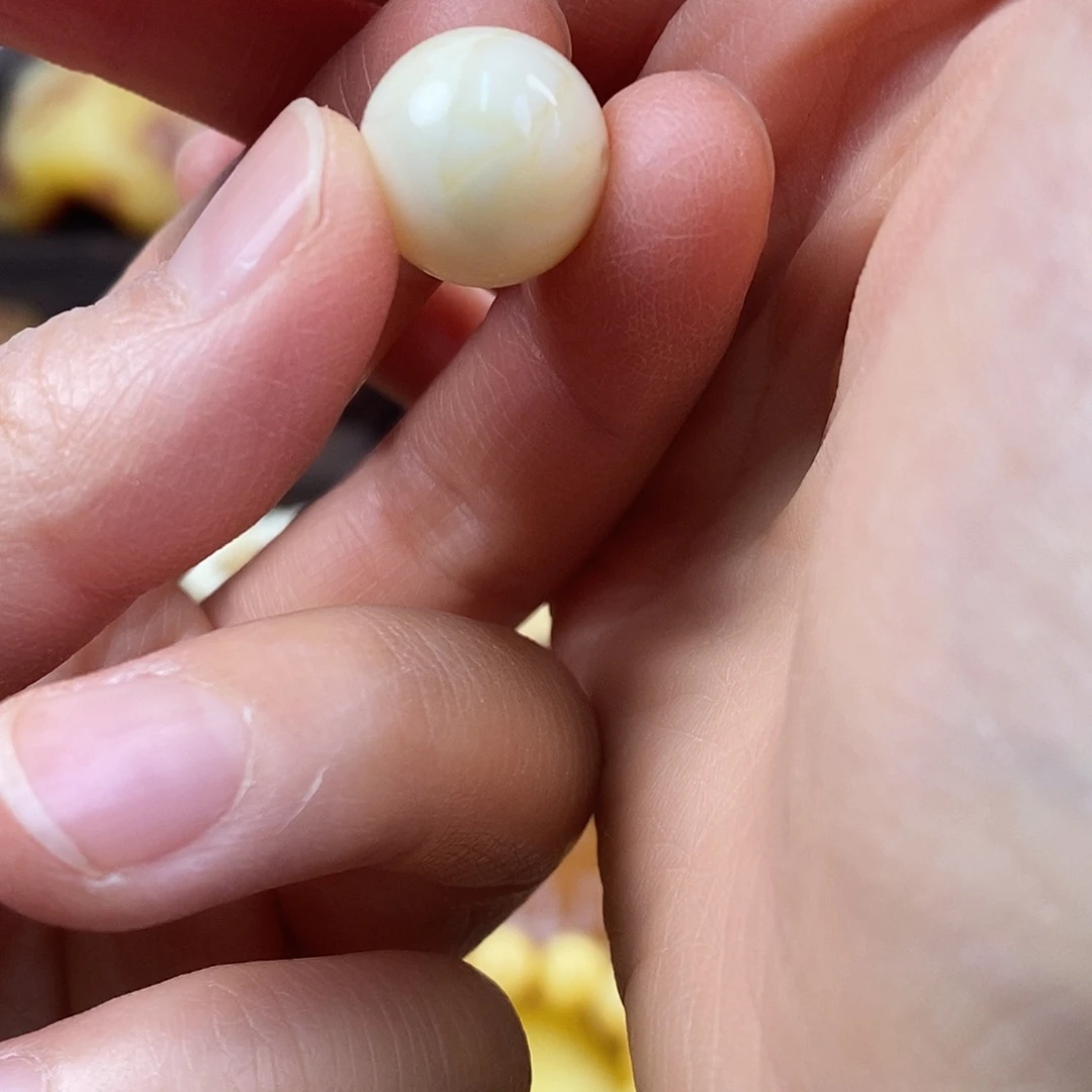 俊***轩定制琥珀未镶嵌天然原矿假一赔十