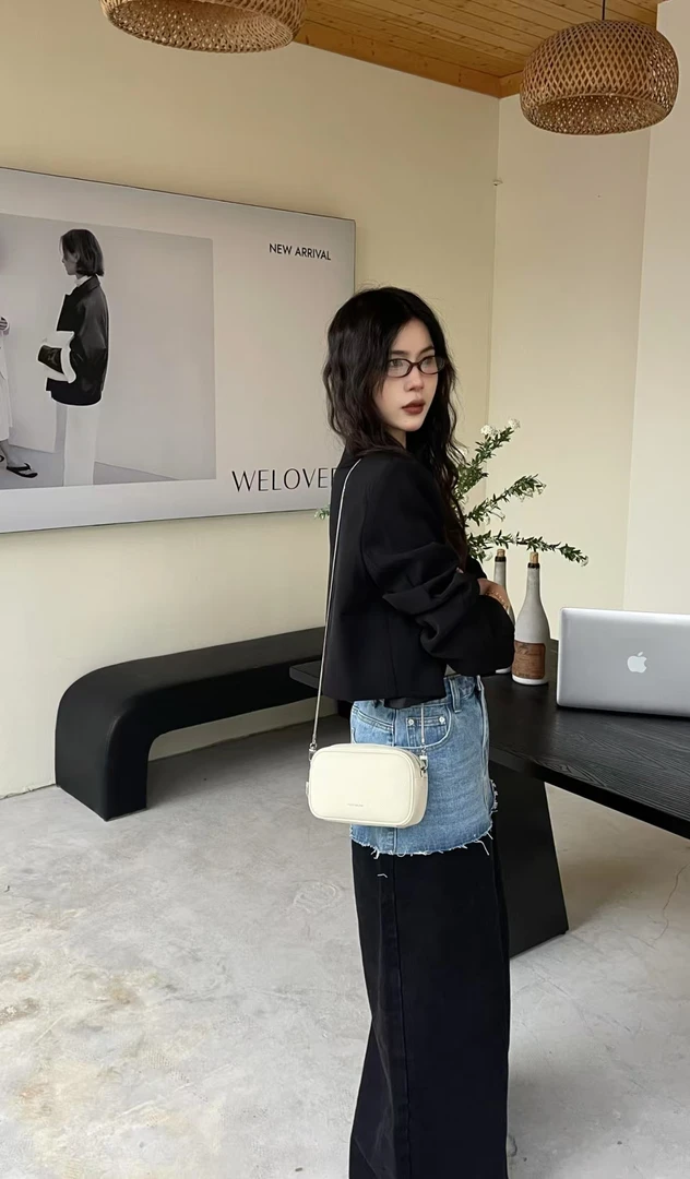 2025新款！小众设计简约时尚百搭相机包真皮软皮单肩斜挎气质女包