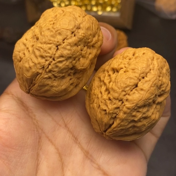 文玩核桃把件43尺脑纹金蟾