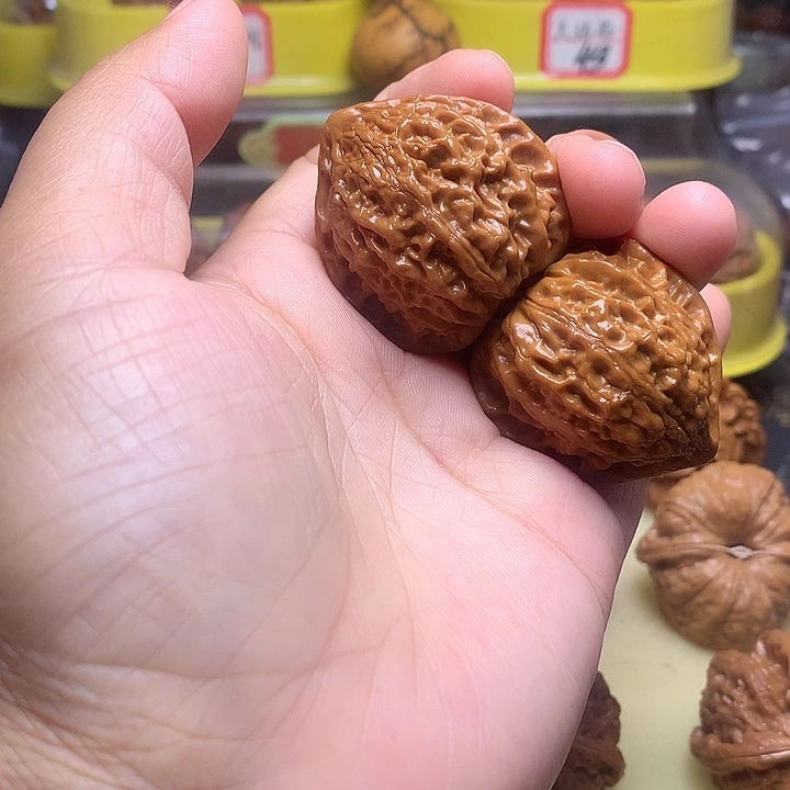 文玩核桃吊坠金牛