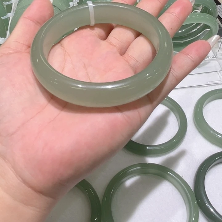 东陵石手镯未镶嵌