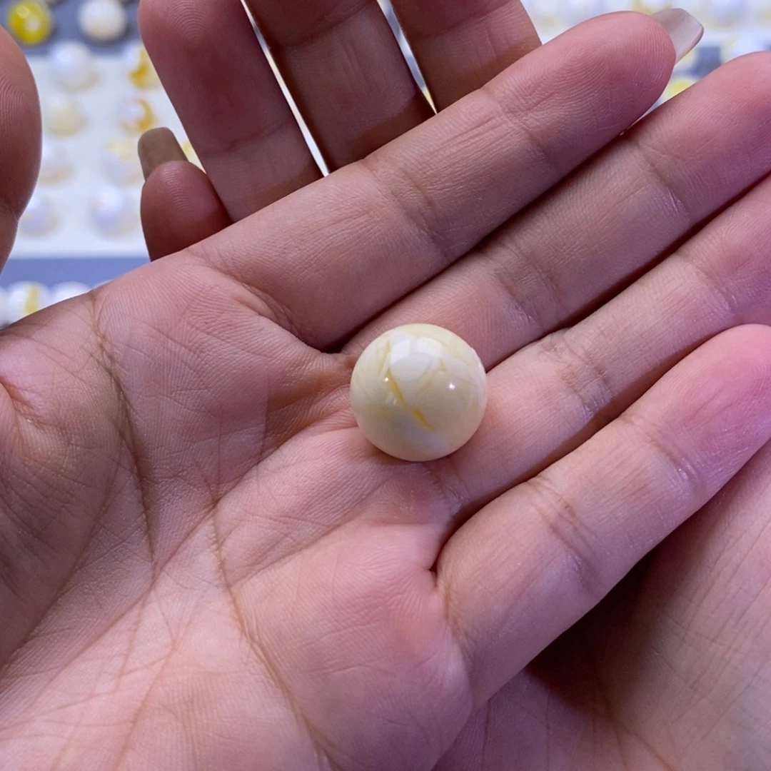 辽***龄琥珀未镶嵌珠宝奇石