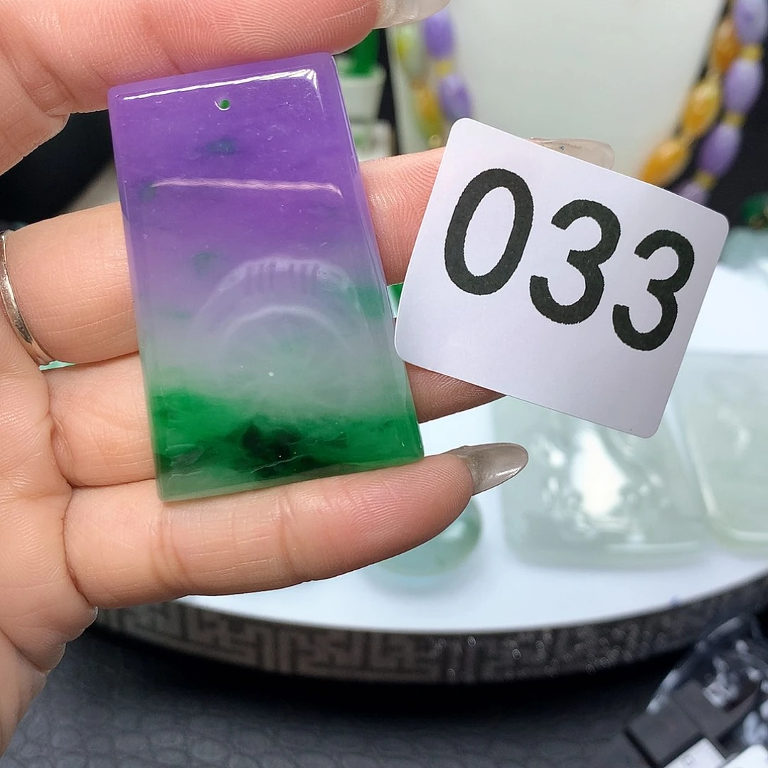 翡翠吊坠(赠链)未镶嵌