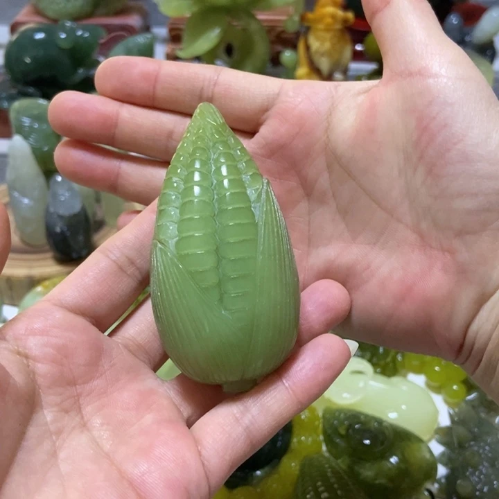 【闪购商品】蛇纹石玉把件未镶嵌月*