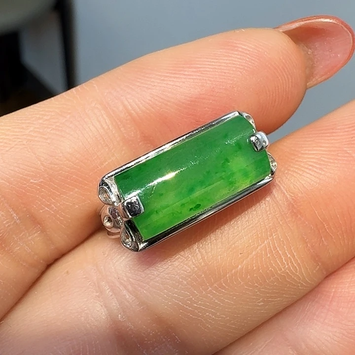 翡翠18K金镶嵌戒指马鞍