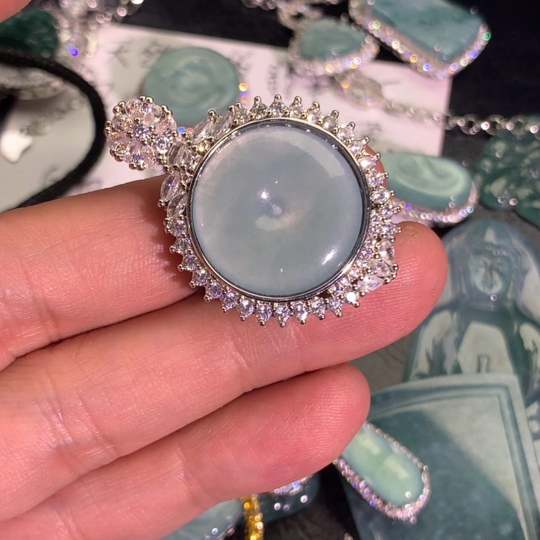 翡翠颈饰未镶嵌平安扣