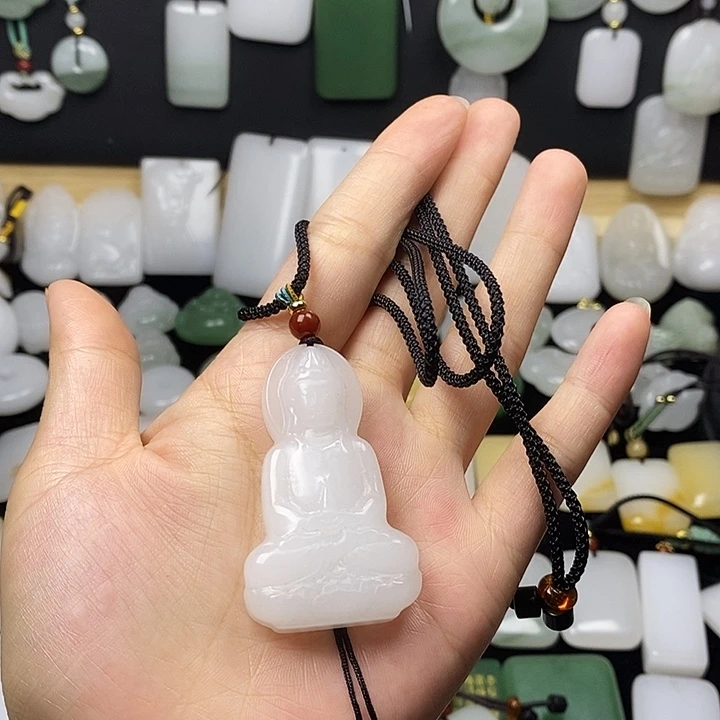 石英质玉未镶嵌颈饰@****?