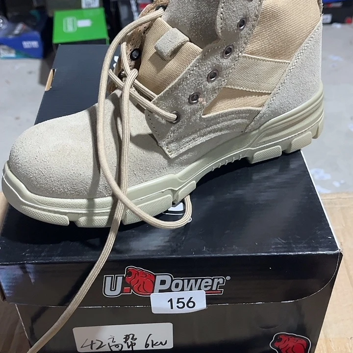 42码，编号156劳保鞋