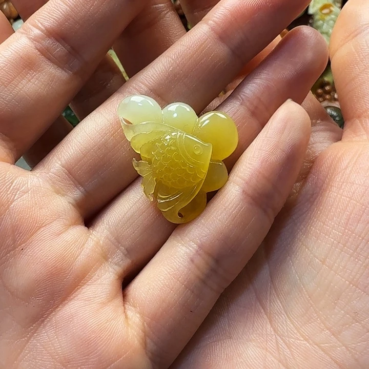 平***1蛇纹石玉未镶嵌颈饰