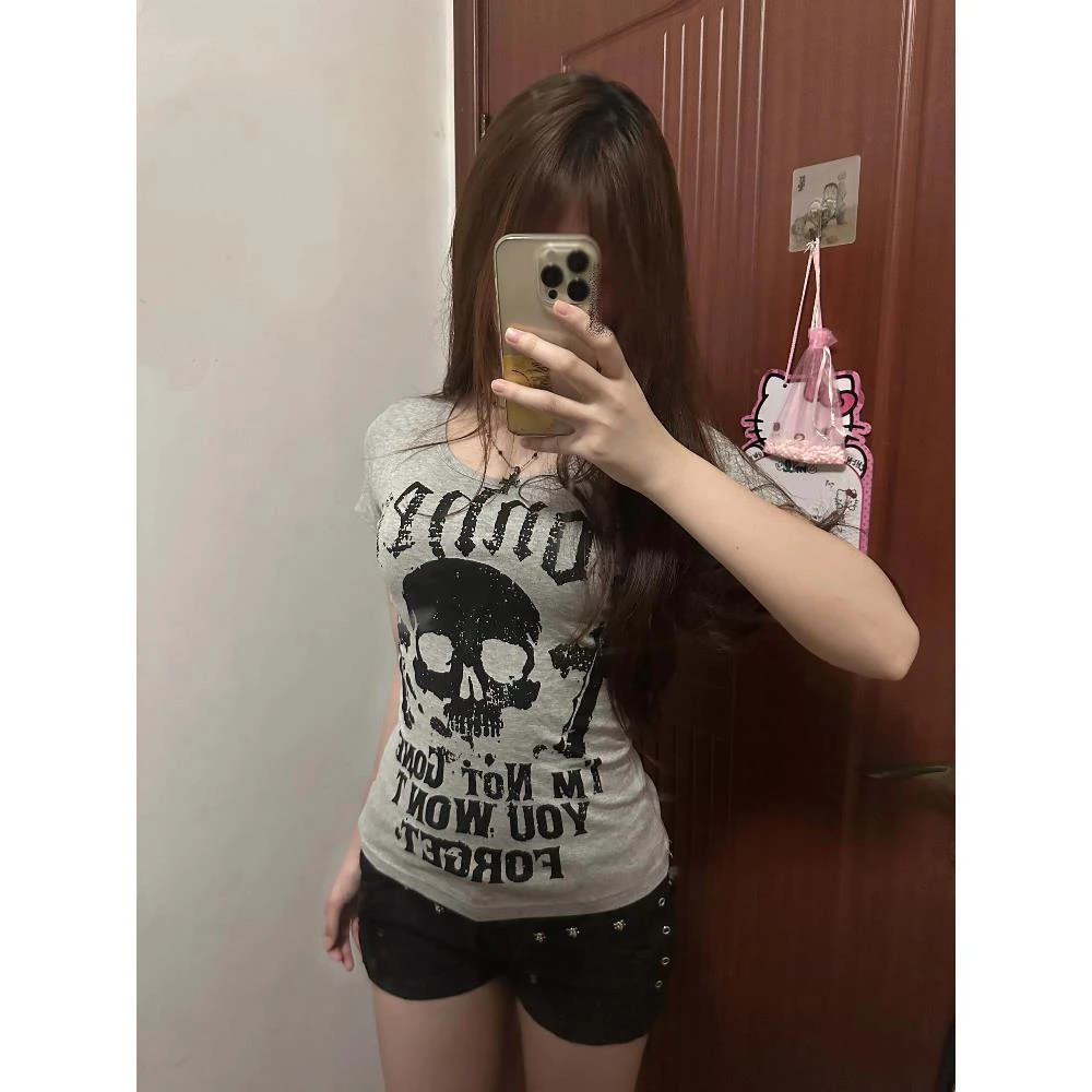 小众骷髅字母短款短袖T恤女夏季修身显瘦正肩辣妹灰色收腰上衣