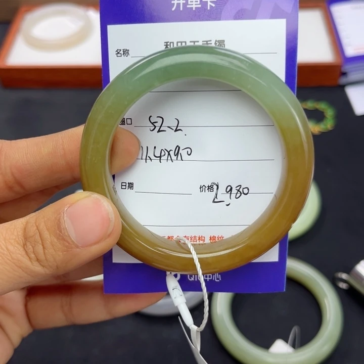 和田玉手镯未镶嵌如*