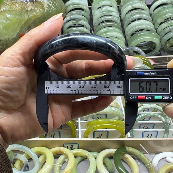 蛇纹石玉未镶嵌手镯25