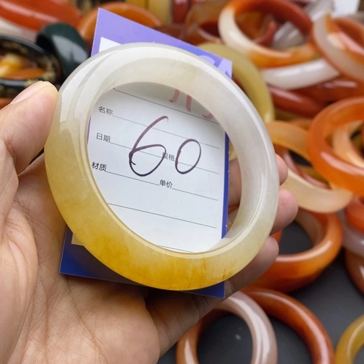 未镶嵌手镯石英质玉