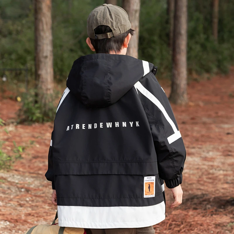 男童连帽外套儿童春秋款冲锋衣2024新款童装中大童防风春装夹克潮