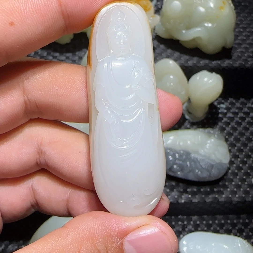 蓝***瑟和田玉未镶嵌颈饰
