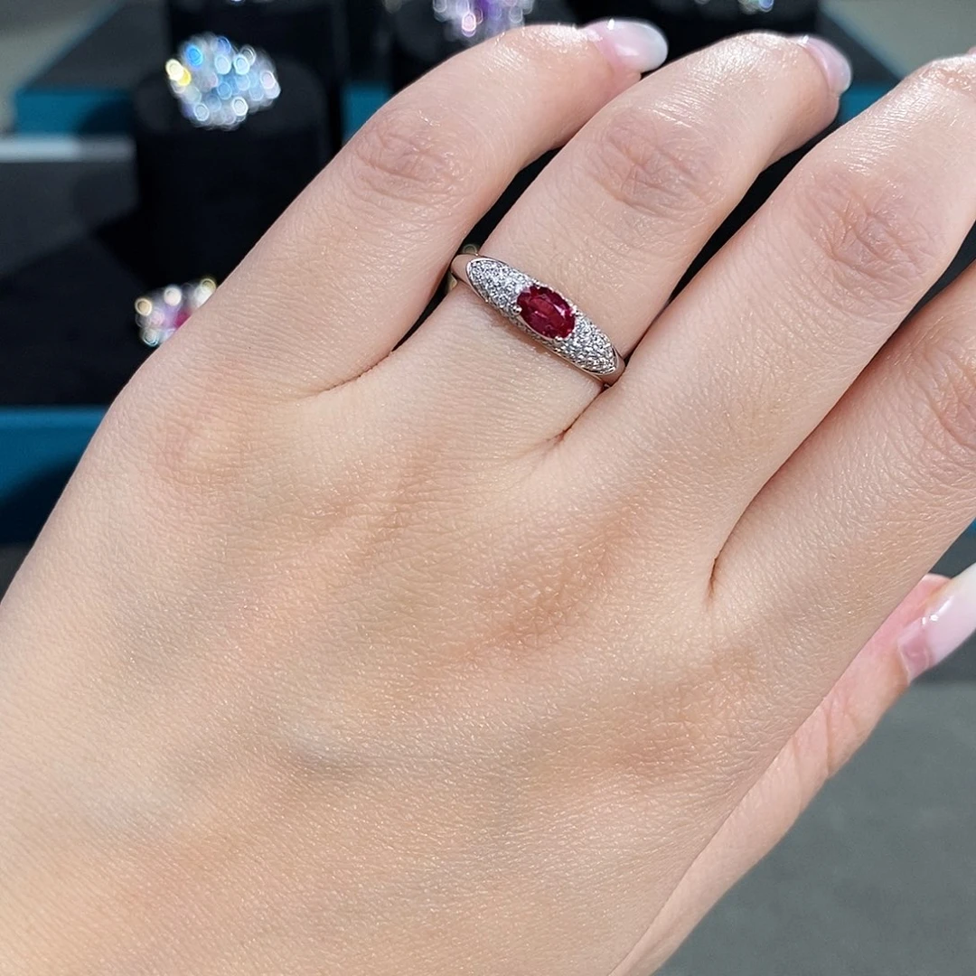 戒指18K金镶嵌红宝石0.4ct无烧
