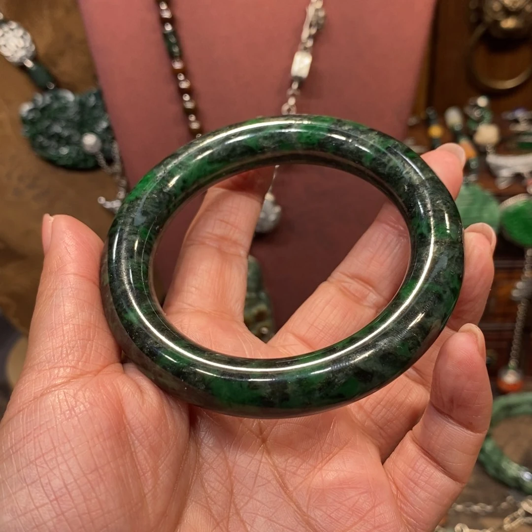 翡翠吊坠(赠链)未镶嵌