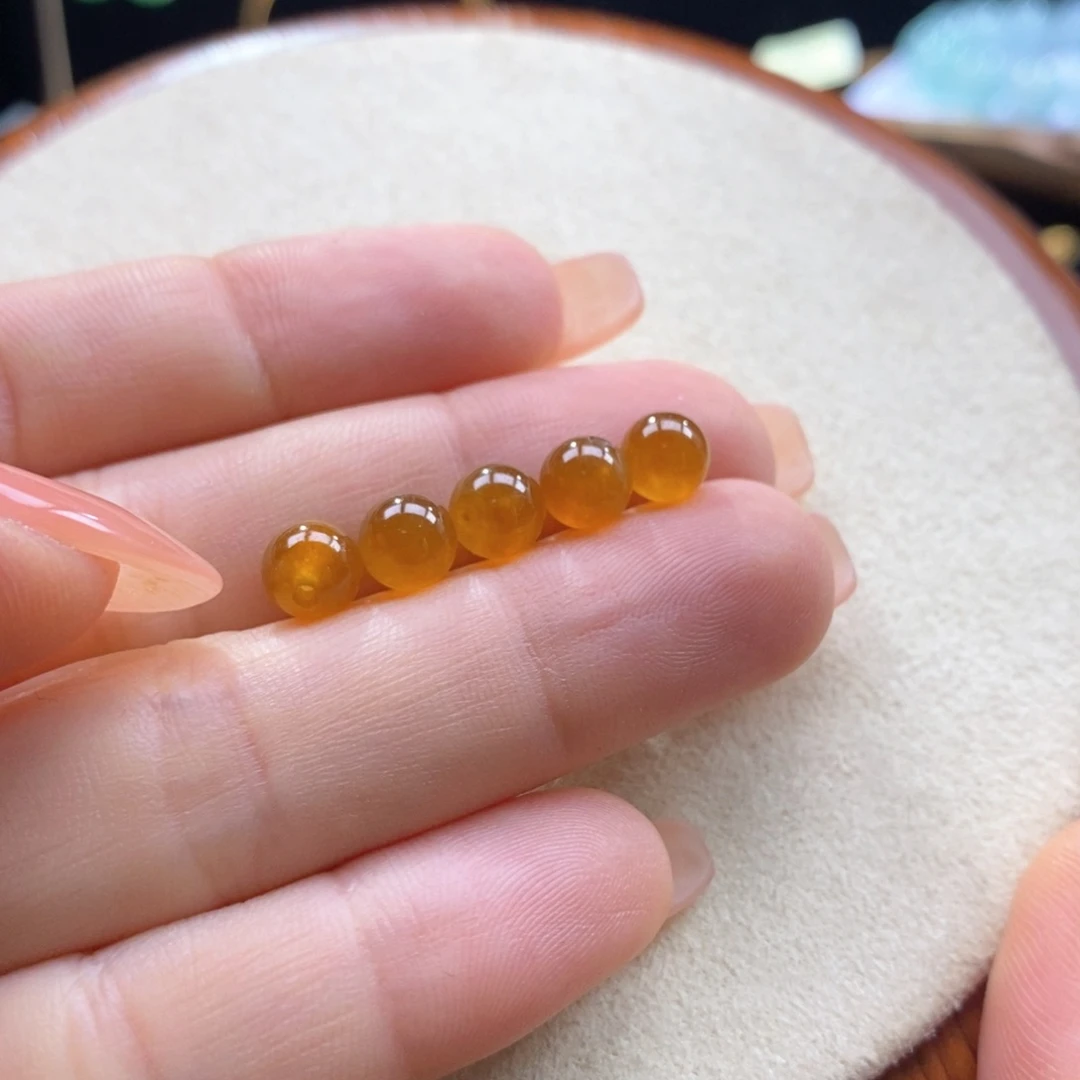 翡翠未镶嵌颈饰翡翠黄红小圆珠随机发一件