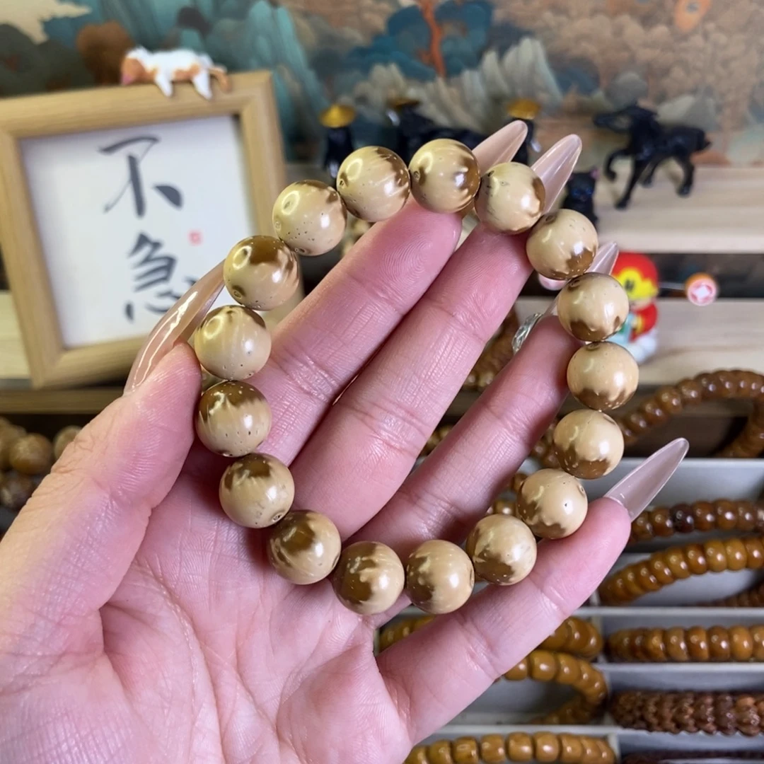 q***“手串紫金鼠奶白鼠