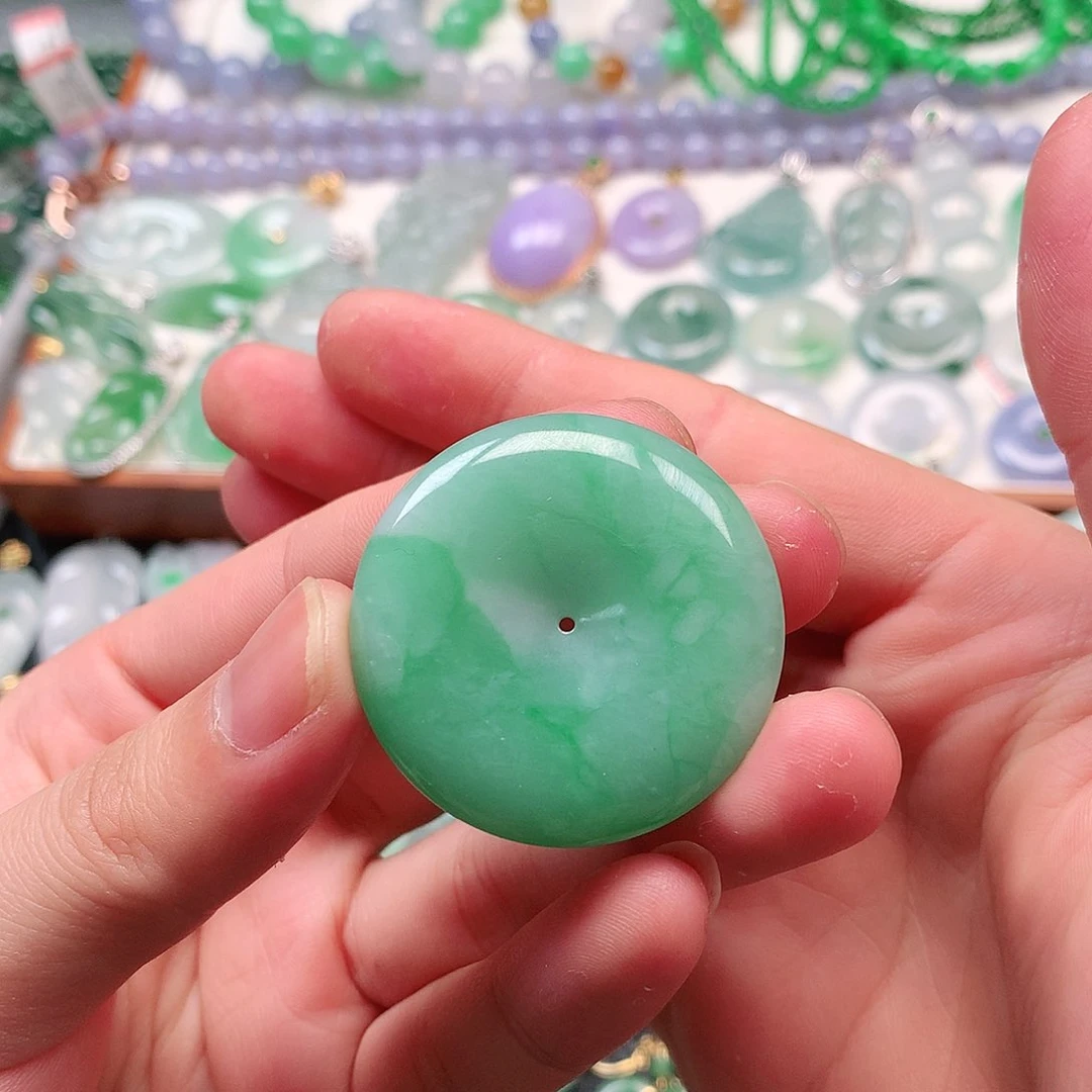 套链未镶嵌翡翠挂件