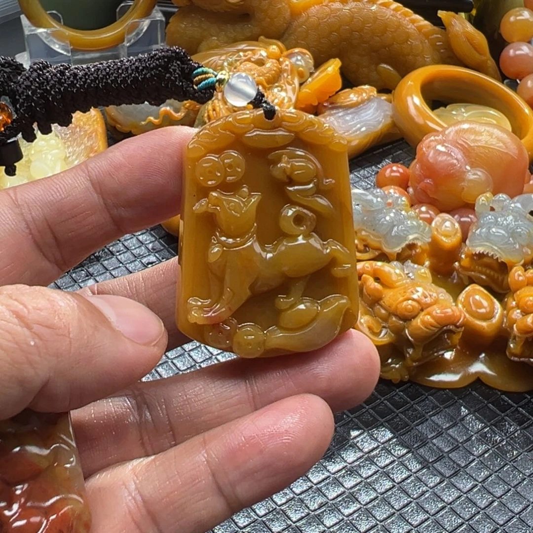 石英质玉未镶嵌颈饰