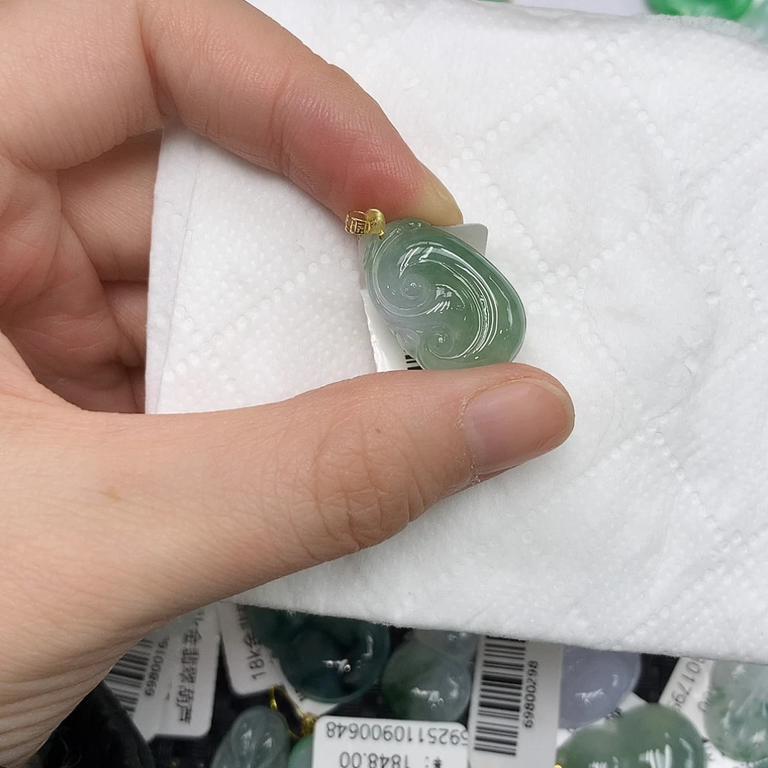 翡翠18K金镶嵌颈饰13456789888