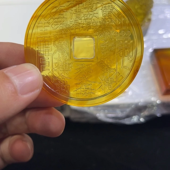 琥珀颈饰未镶嵌忽**子琥珀吊坠