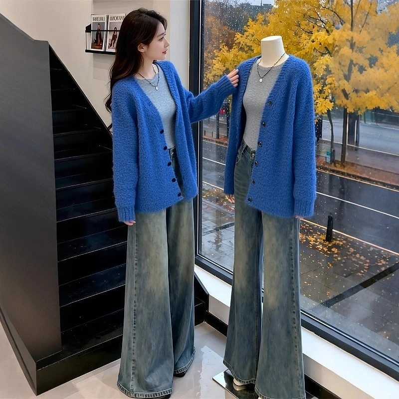 大码慵懒风克莱因蓝V领针织开衫秋冬新款胖mm百搭巨显瘦毛衣外套
