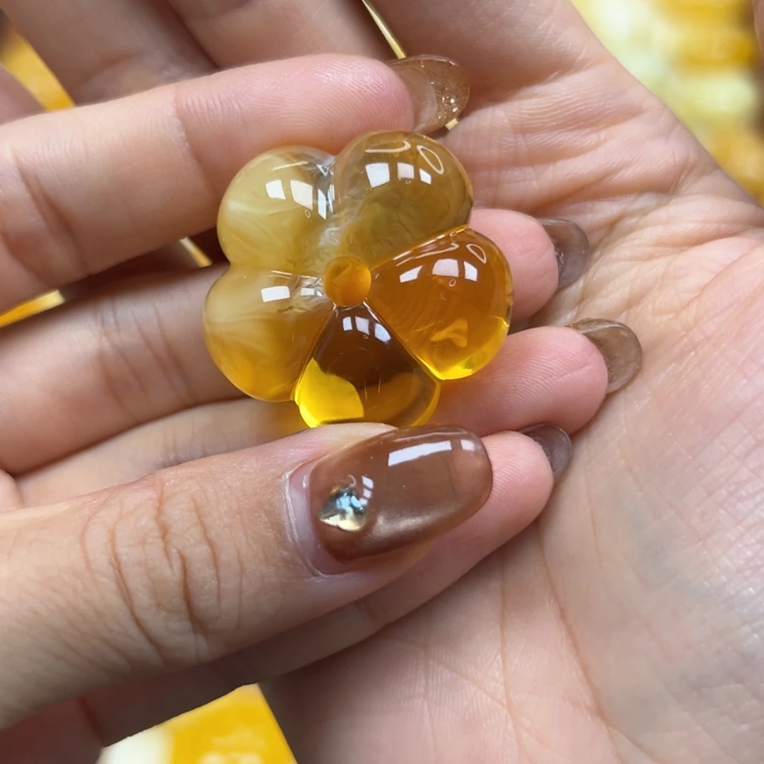 暴***包未镶嵌颈饰琥珀蜜蜡