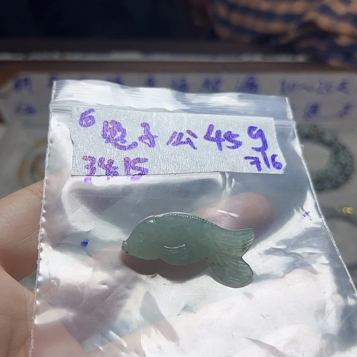 兔***子定制翡翠未镶嵌不退