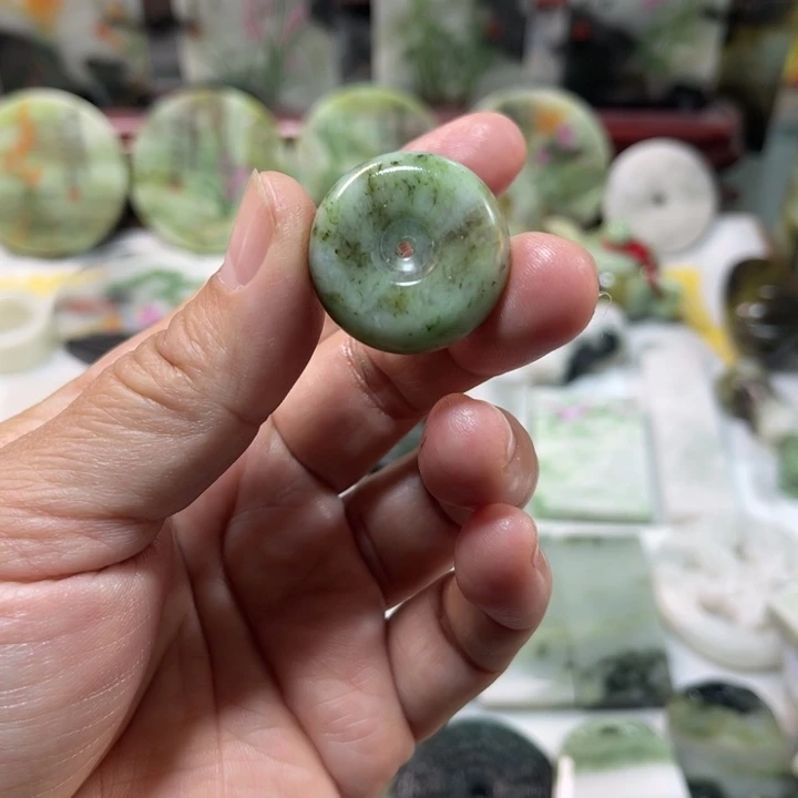 独山玉未镶嵌颈饰