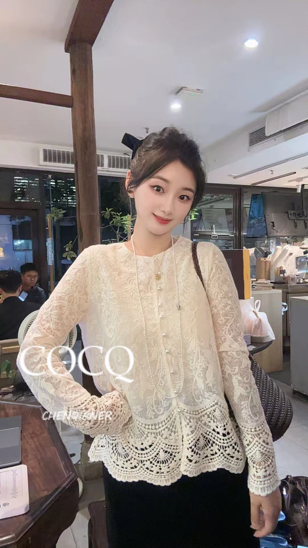 【COCQ】2025秋季新款珍珠扣蕾丝镂空钩花刺绣拼接衬衫上衣