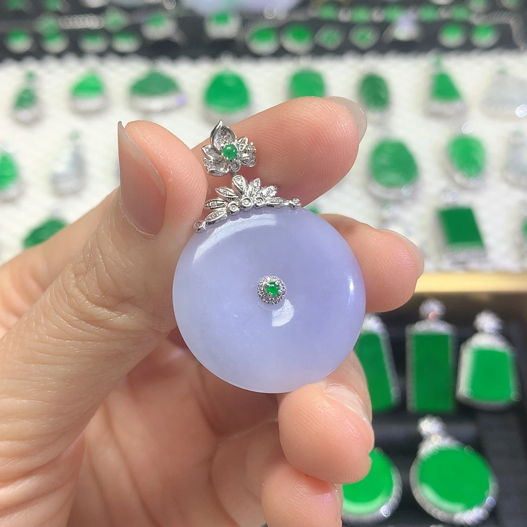 颈饰18K金镶嵌翡翠吊坠