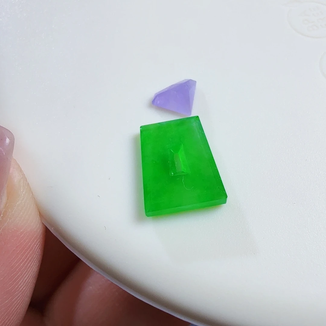 翡翠未镶嵌颈饰裸石