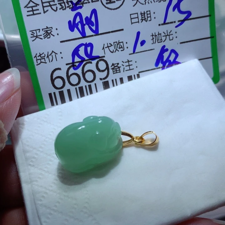 翡翠颈饰未镶嵌?****?我