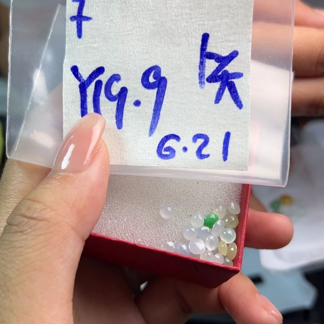 【闪购商品】定制翡翠未镶嵌笑***风翡翠