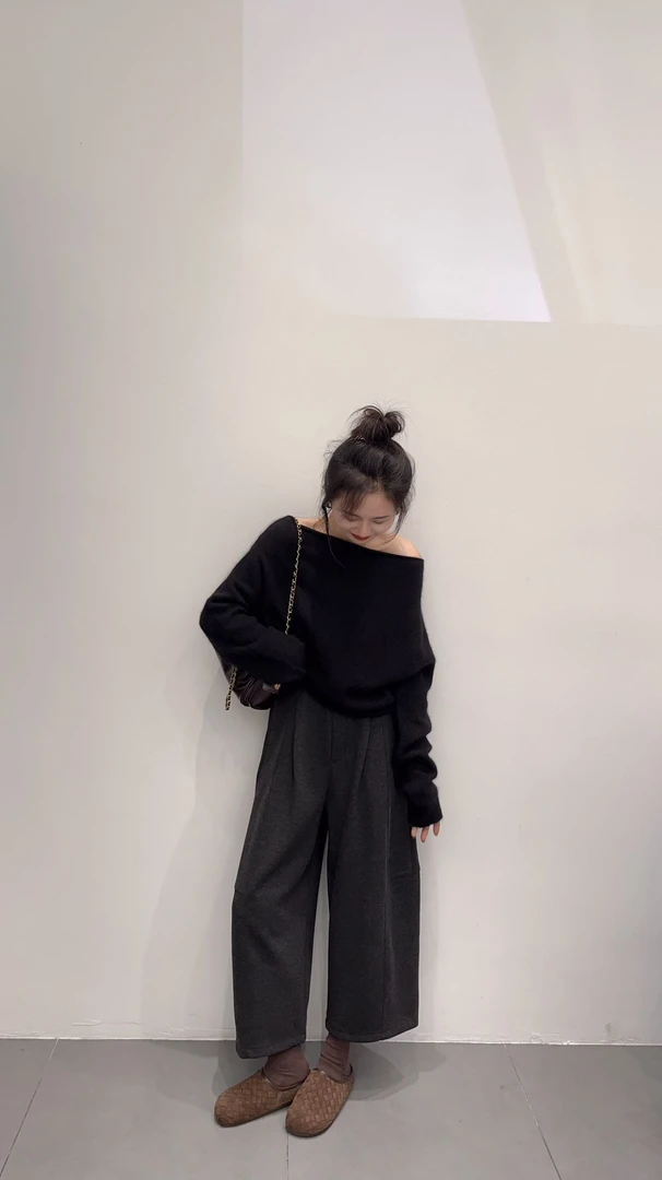 2025秋季新款韩系洋气独特漂亮一字肩针织毛衣上衣休闲裤两件套