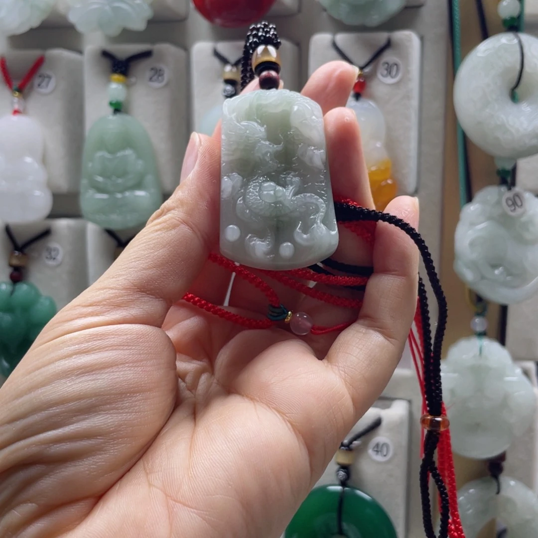 石英质玉未镶嵌颈饰