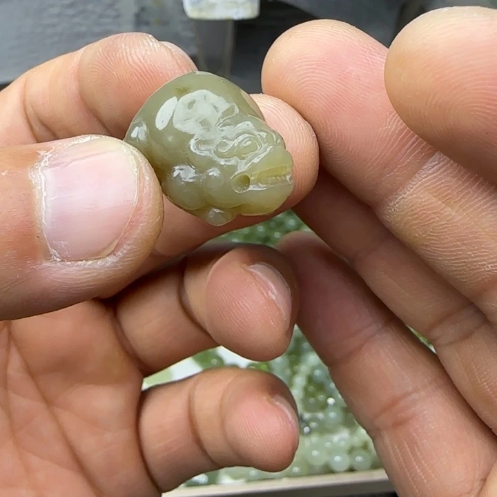 颈饰未镶嵌和田玉