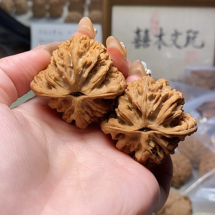 文玩核桃吊坠42麦虎