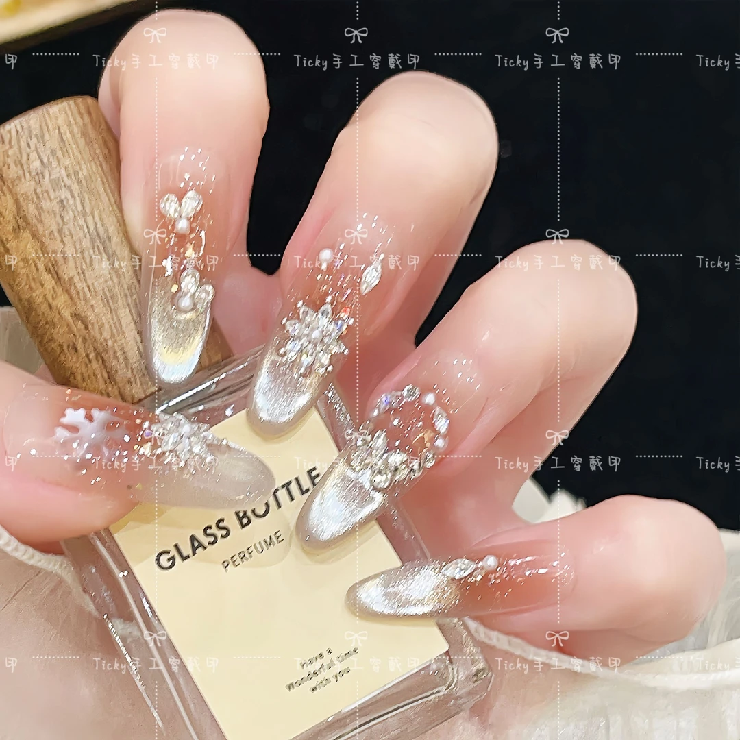 【冰雪奇缘】美拉德风格法式猫眼手工穿戴甲秋冬雪花满钻蝴蝶结设计