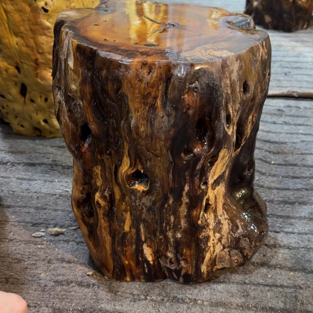 着***迷龙纹鸡心枣木手工艺品