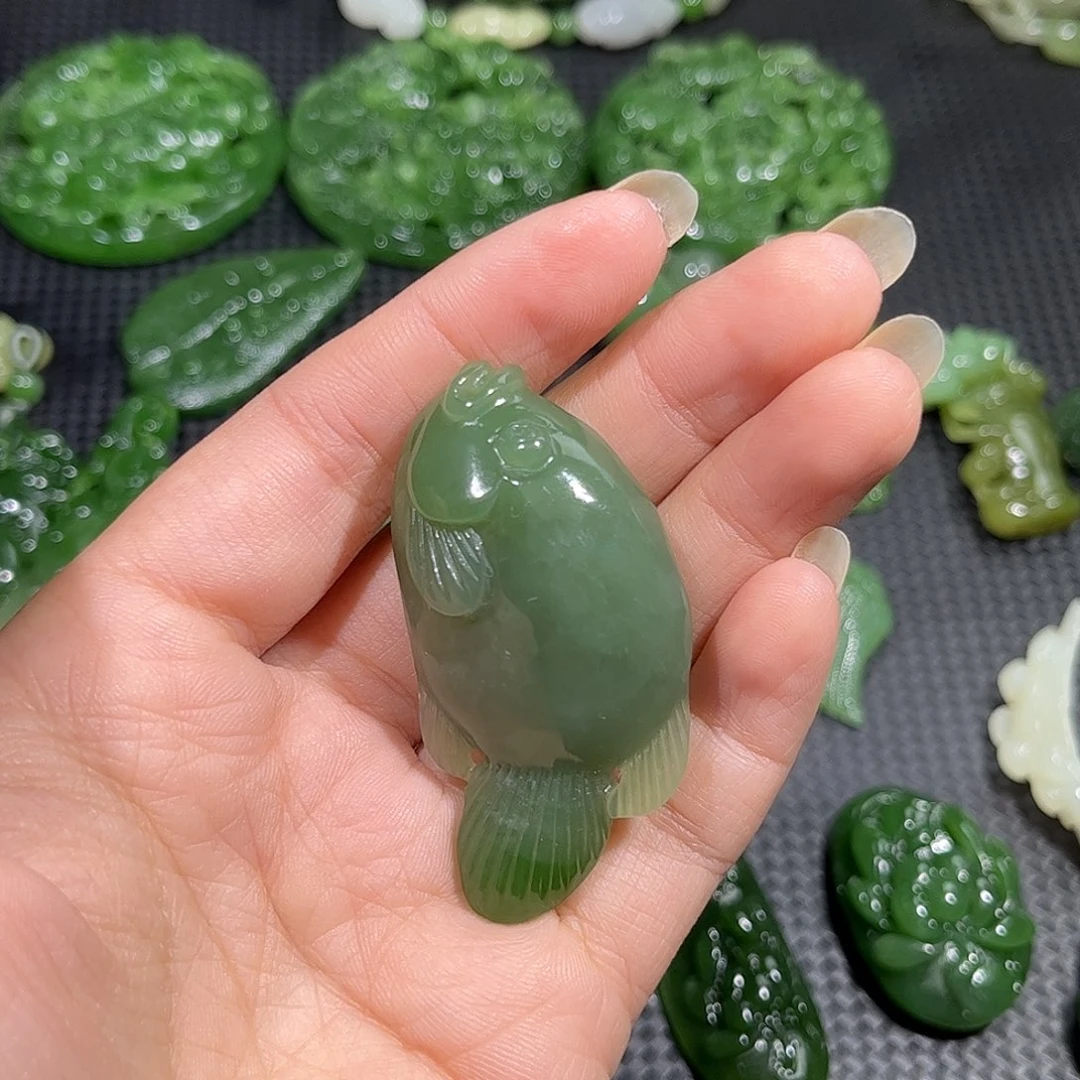 布***甜和田玉未镶嵌颈饰