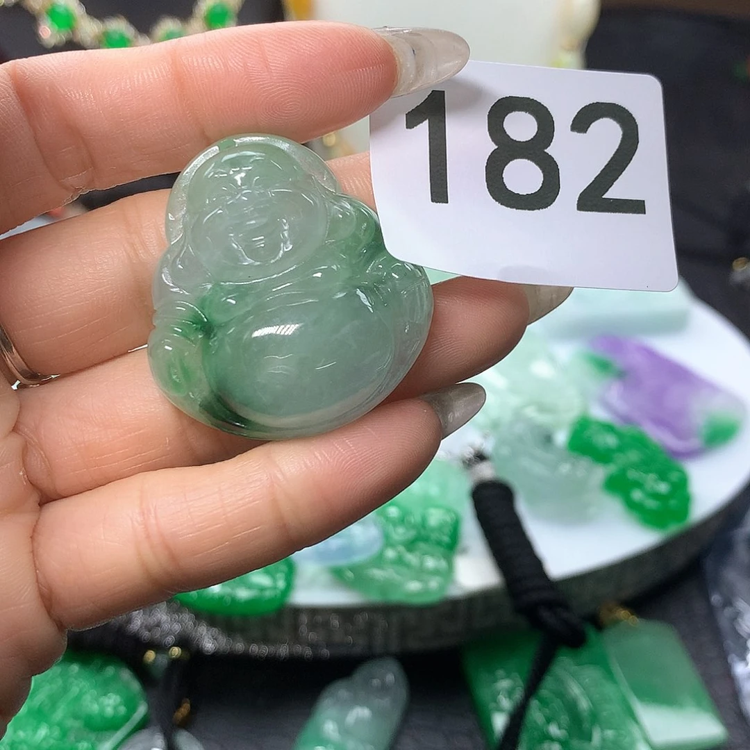 翡翠吊坠(赠链)未镶嵌