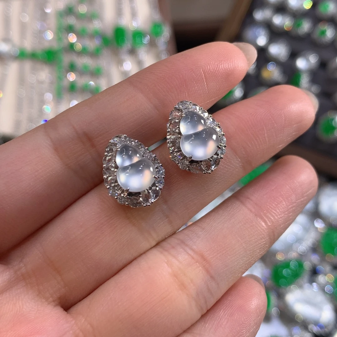翡翠18K金镶嵌颈饰葫芦耳钉
