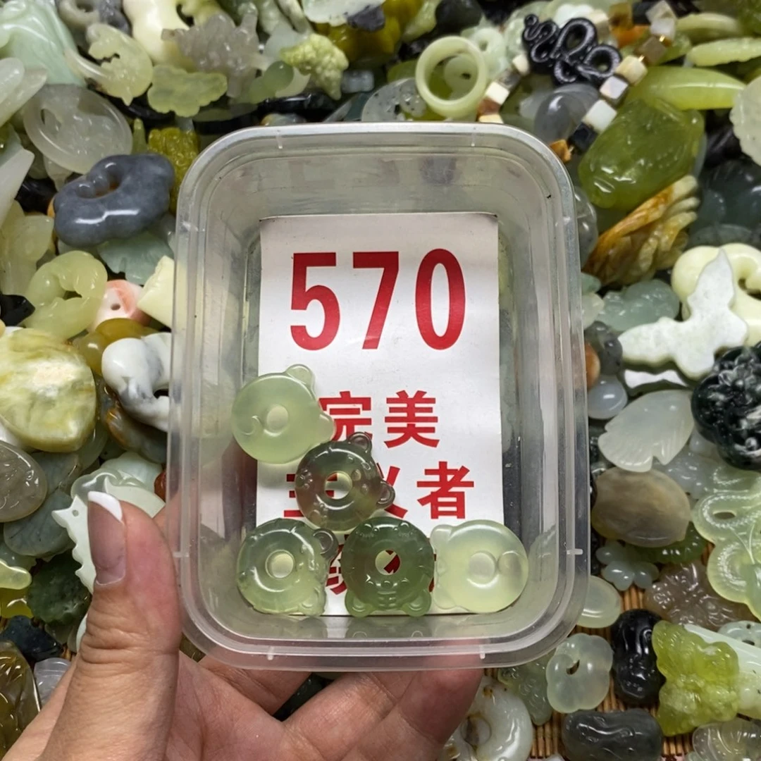 蛇纹石玉挂坠未镶嵌