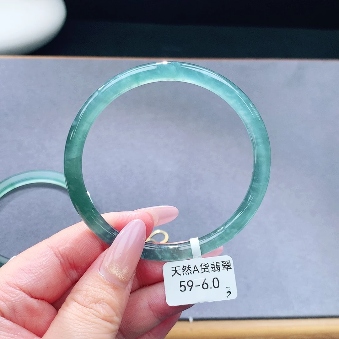 未镶嵌手镯（圆镯）翡翠