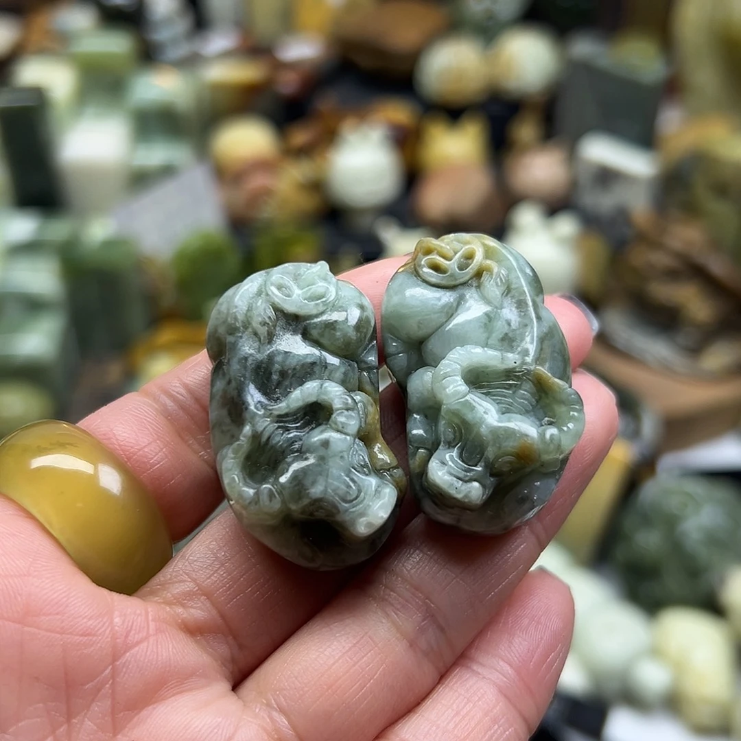 岫玉未镶嵌颈饰花玉对牛
