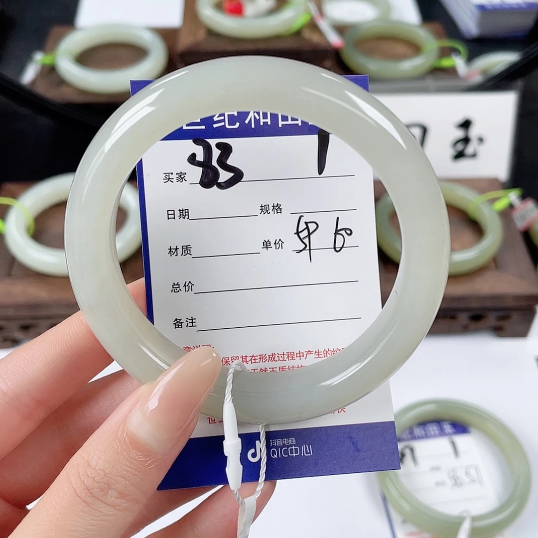 和田玉手镯未镶嵌