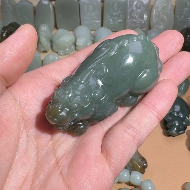 流***水和田玉未镶嵌颈饰